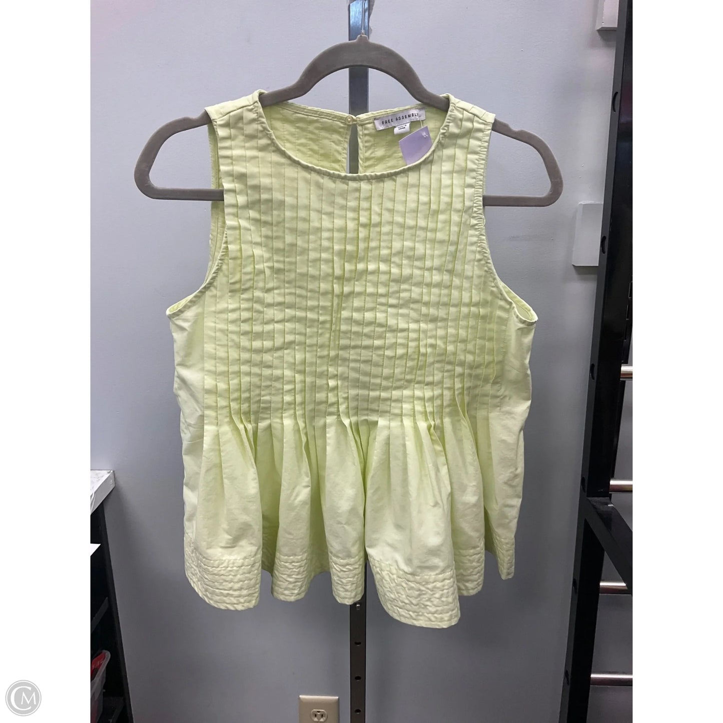 Top Sleeveless By Free Assembly In Green, Size: S