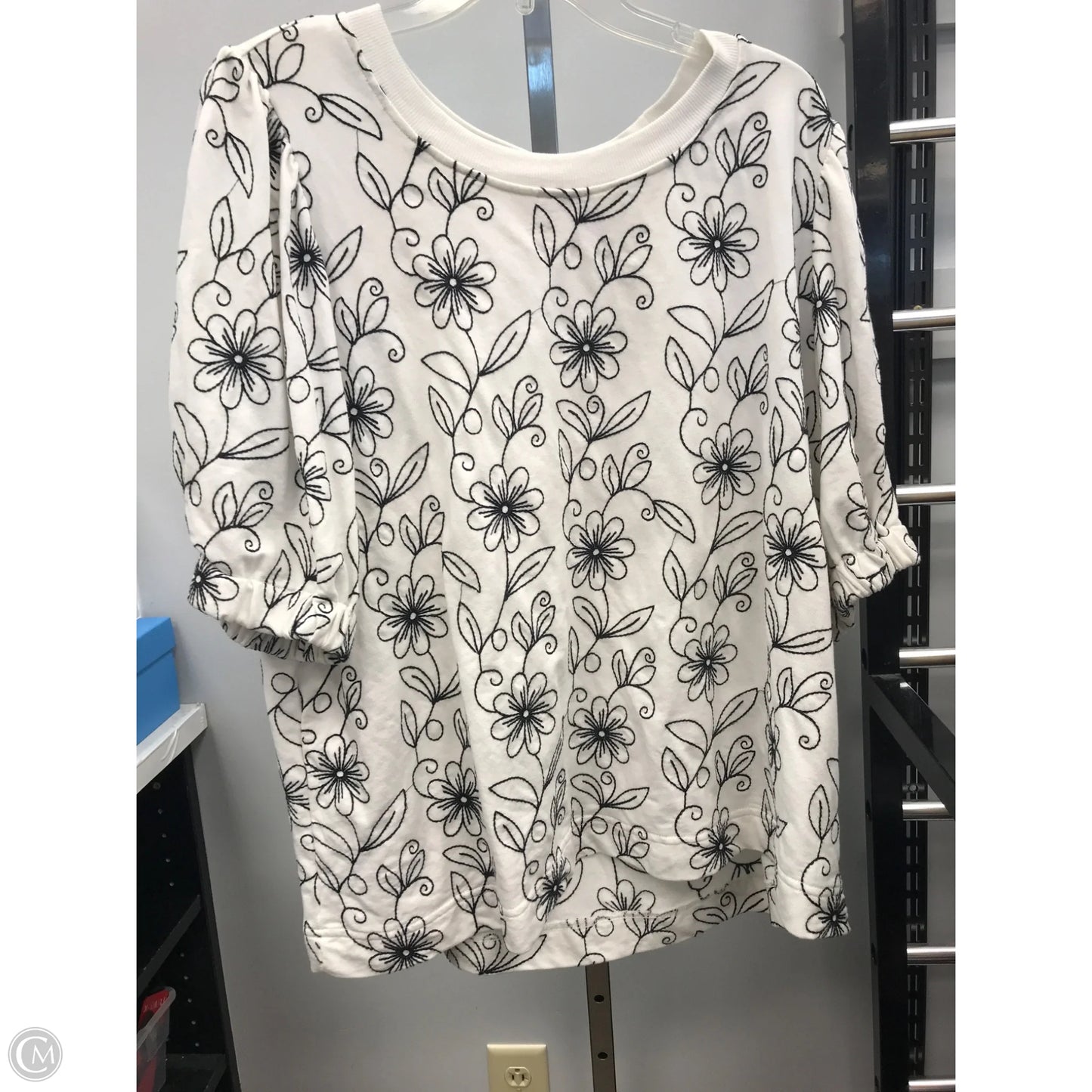 Top Short Sleeve By Jane And Delancey In White, Size: 2x