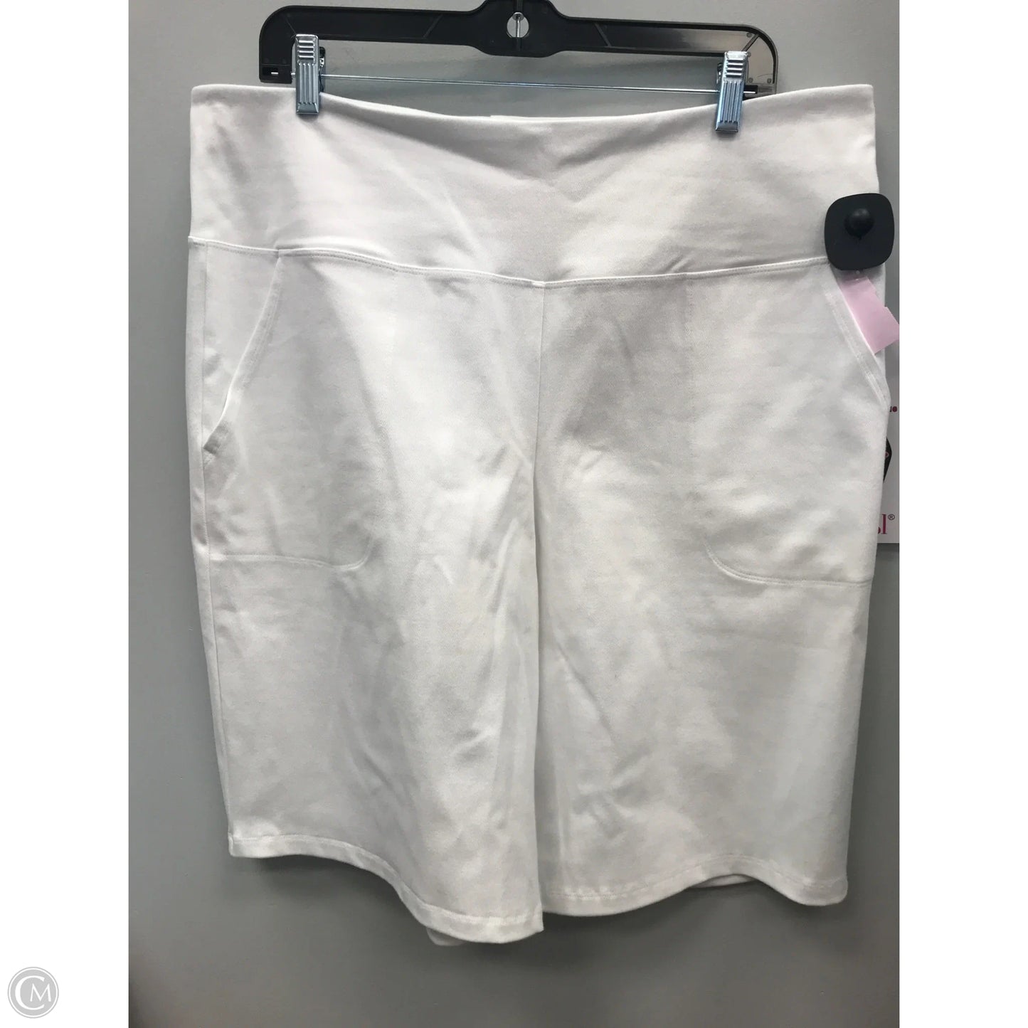 Shorts By Women With Control In White, Size: Xl