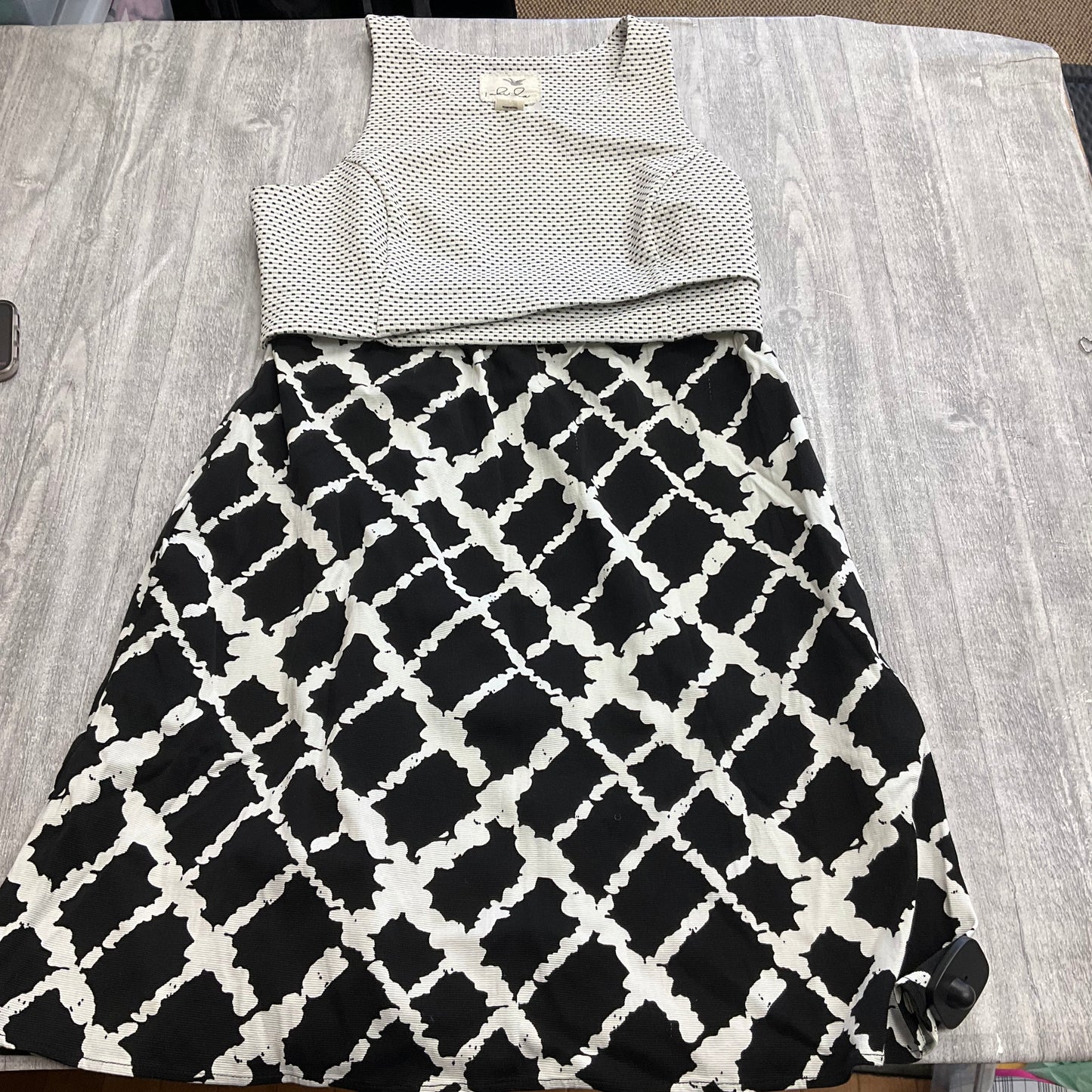 Dress Casual Short By Tabitha In Black & White, Size: 8