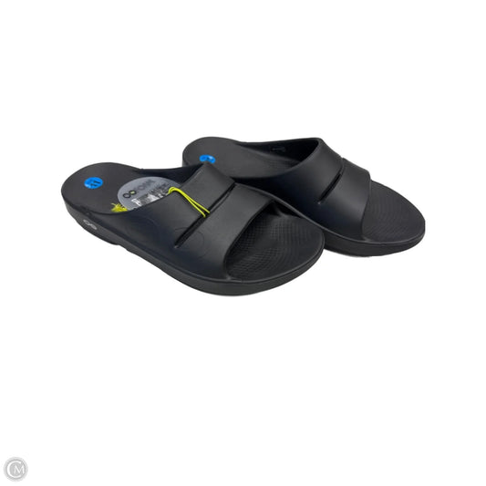 Sandals Flats By Oofos In Black, Size: 11