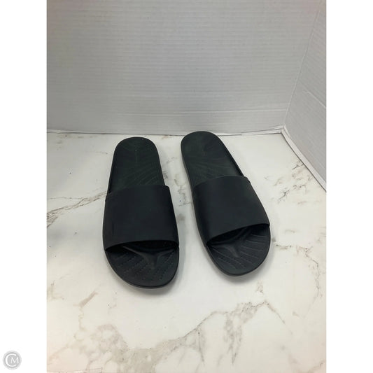 Sandals Flip Flops By Crocs In Black, Size: 10