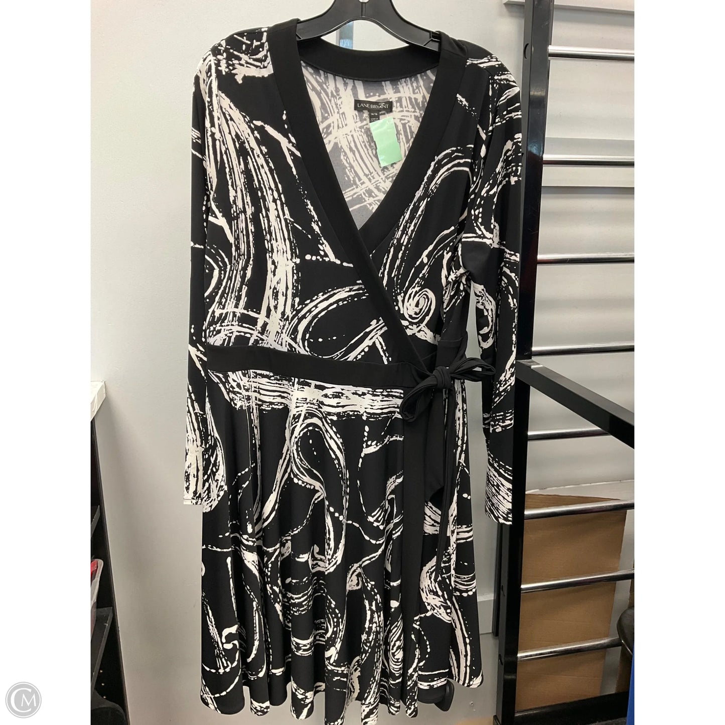 Dress Casual Short By Lane Bryant In Black & White, Size: 14
