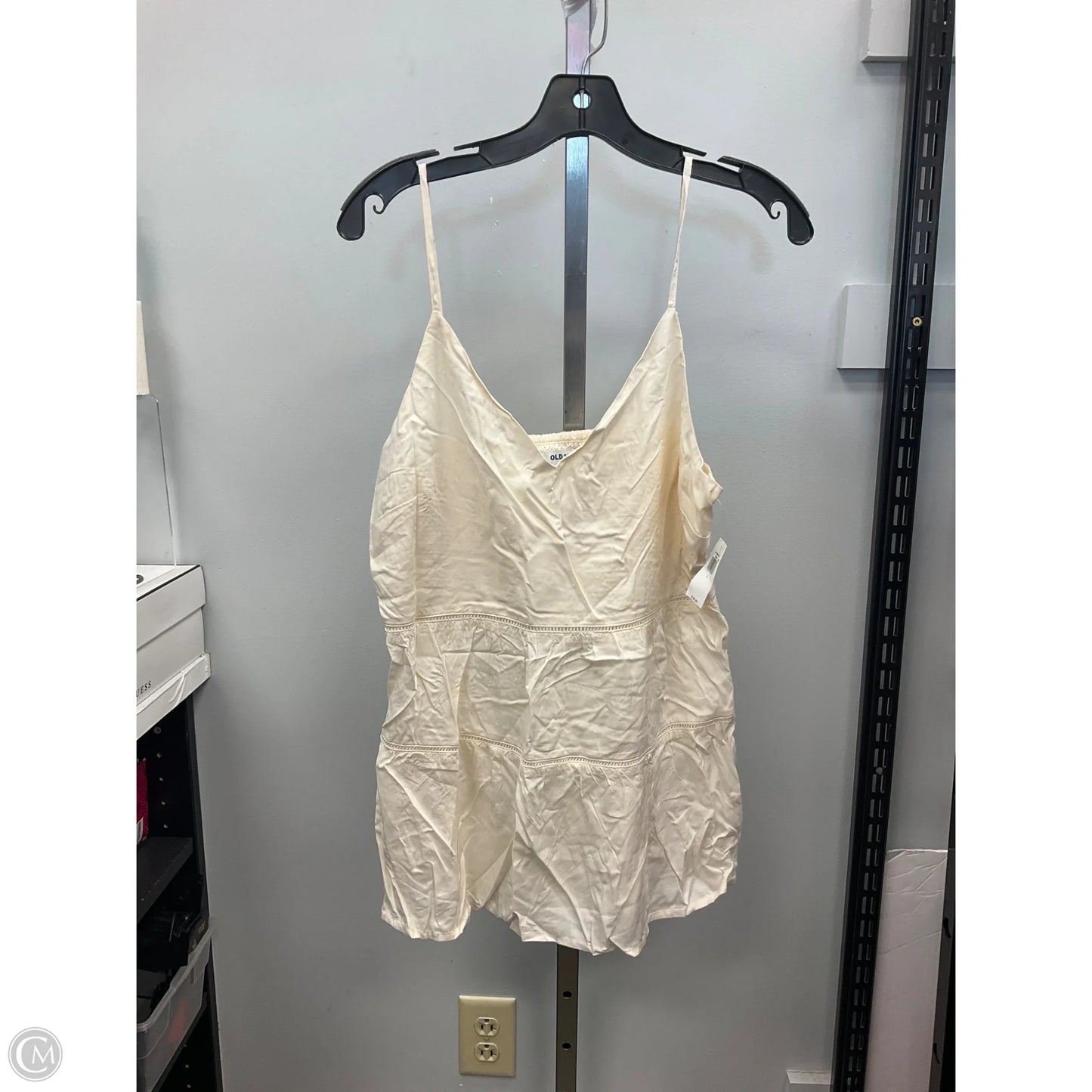 Top Sleeveless By Old Navy In Cream, Size: L