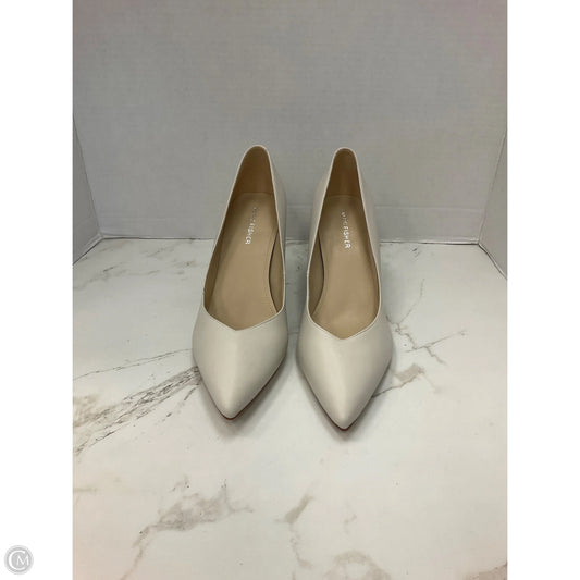Shoes Heels Block By Marc Fisher In White, Size: 9