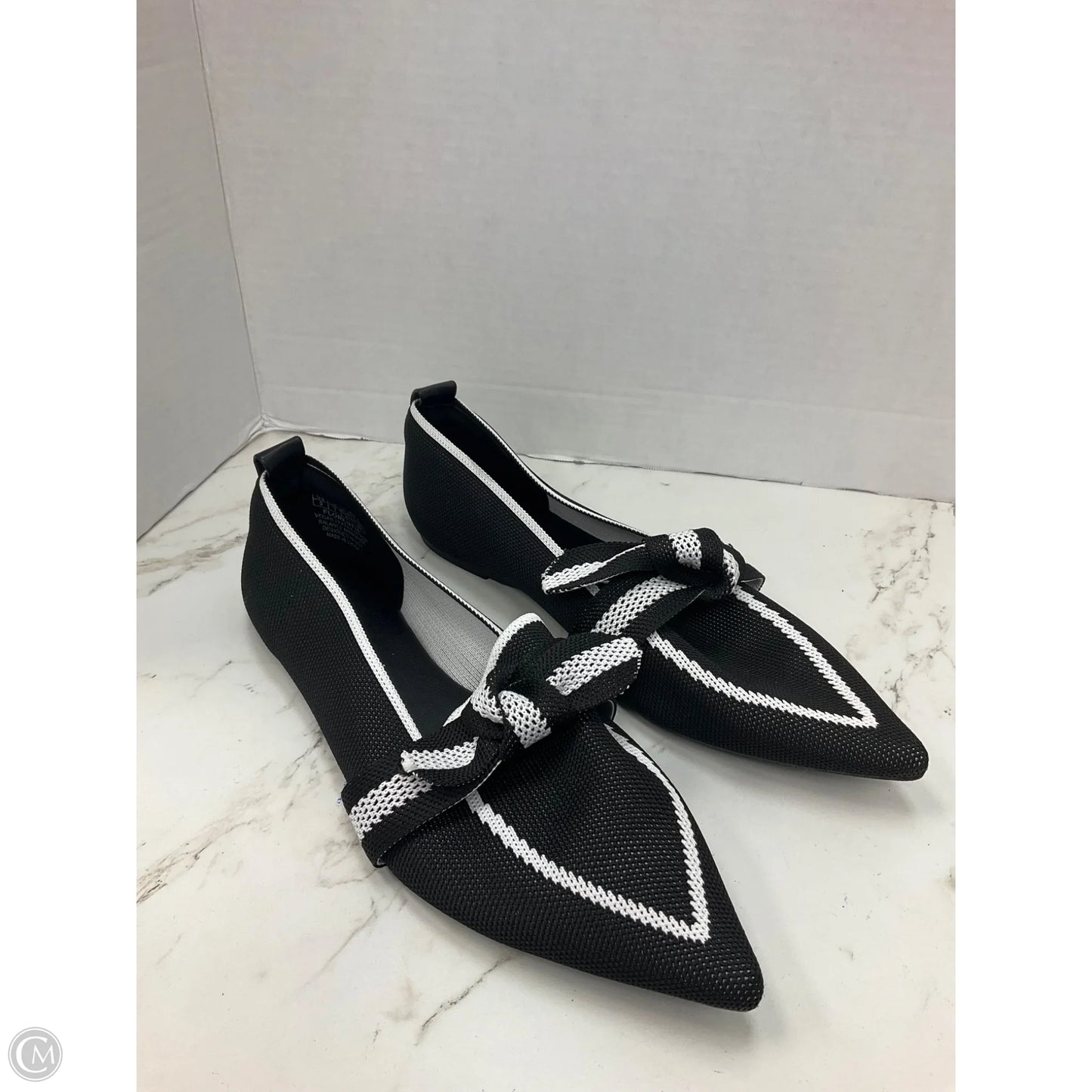 Shoes Flats By Tahari In Black & White, Size: 9