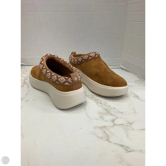 Shoes Sneakers By Clarks In Tan, Size: 8