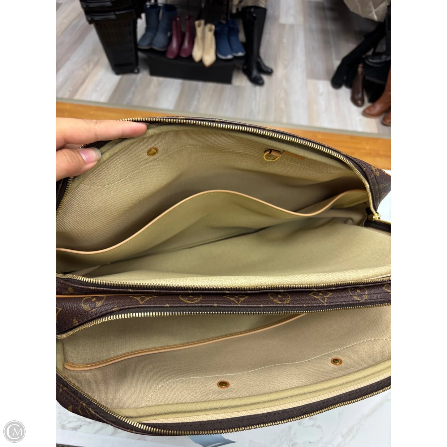 Handbag Luxury Designer By Louis Vuitton, Size: Large