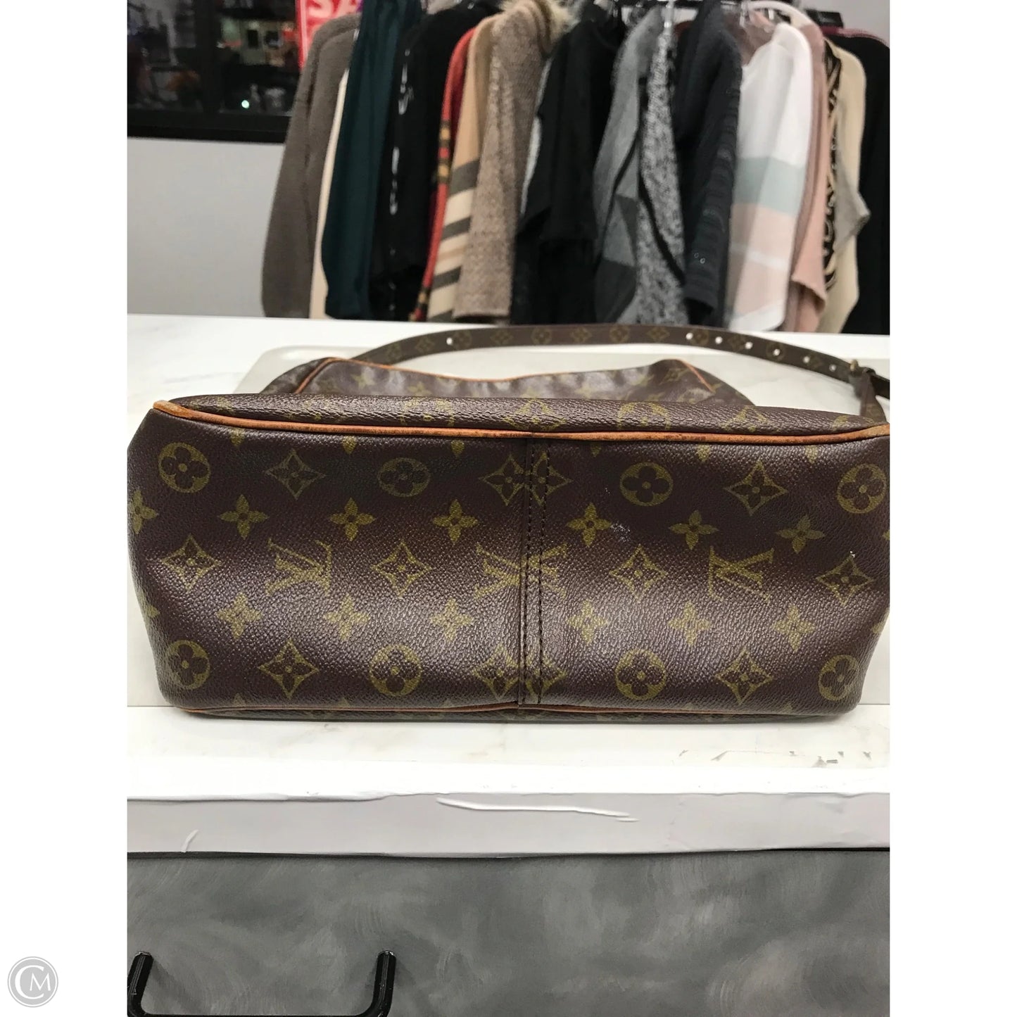 Crossbody Luxury Designer By Louis Vuitton, Size: Large