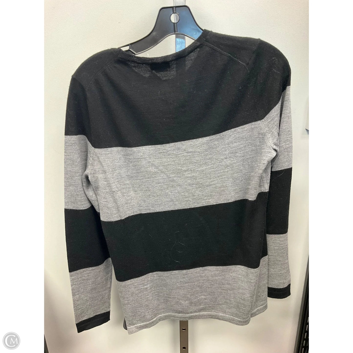 Top Long Sleeve By Lord And Taylor In Black & Grey, Size: M