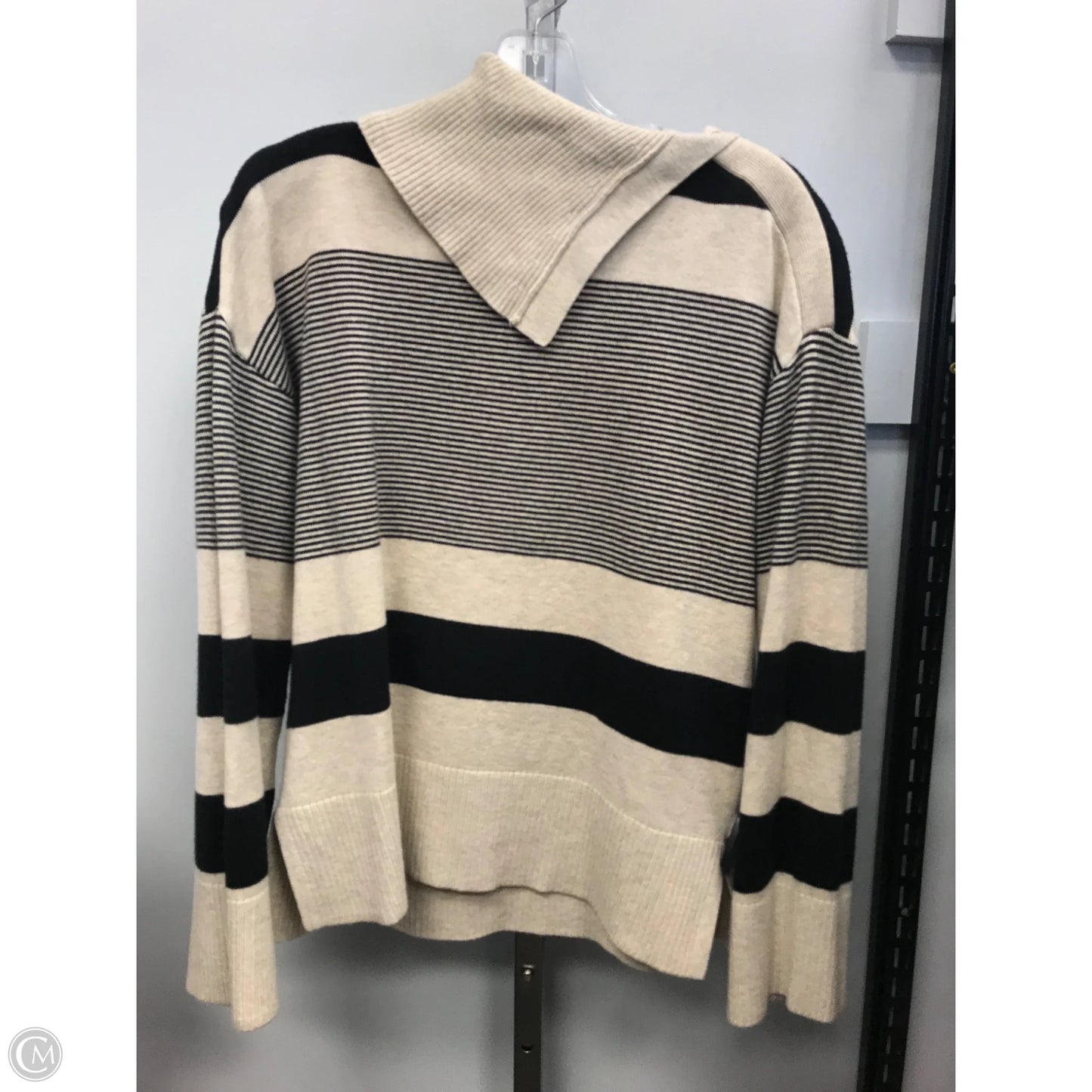 Sweater By Liz Claiborne In Silver