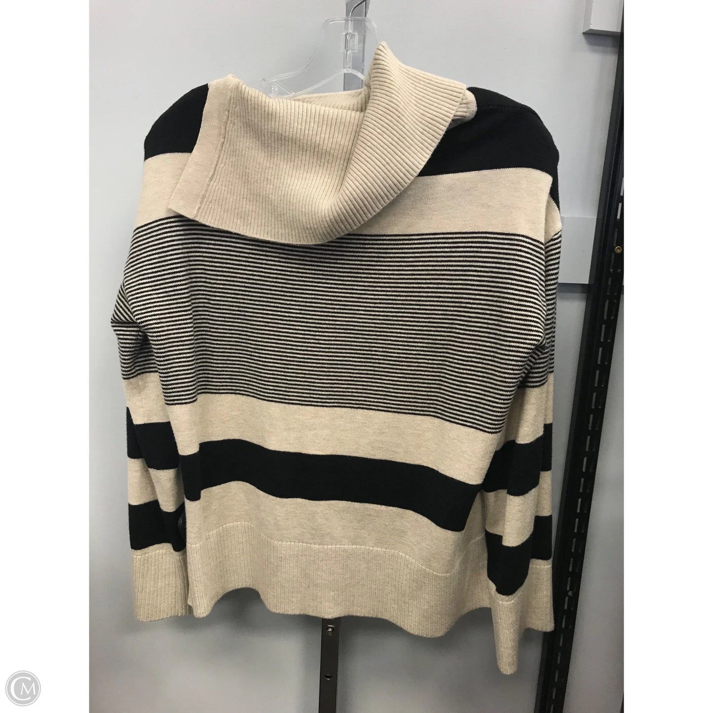 Sweater By Liz Claiborne In Silver