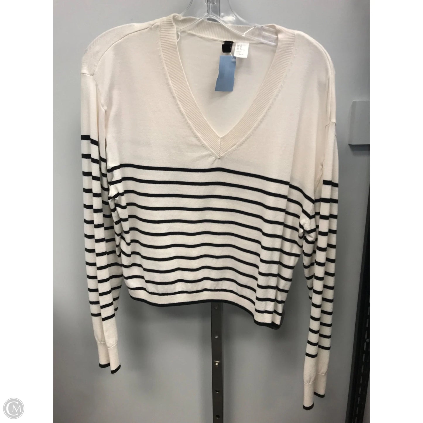Top Long Sleeve By Divided In Striped Pattern, Size: M