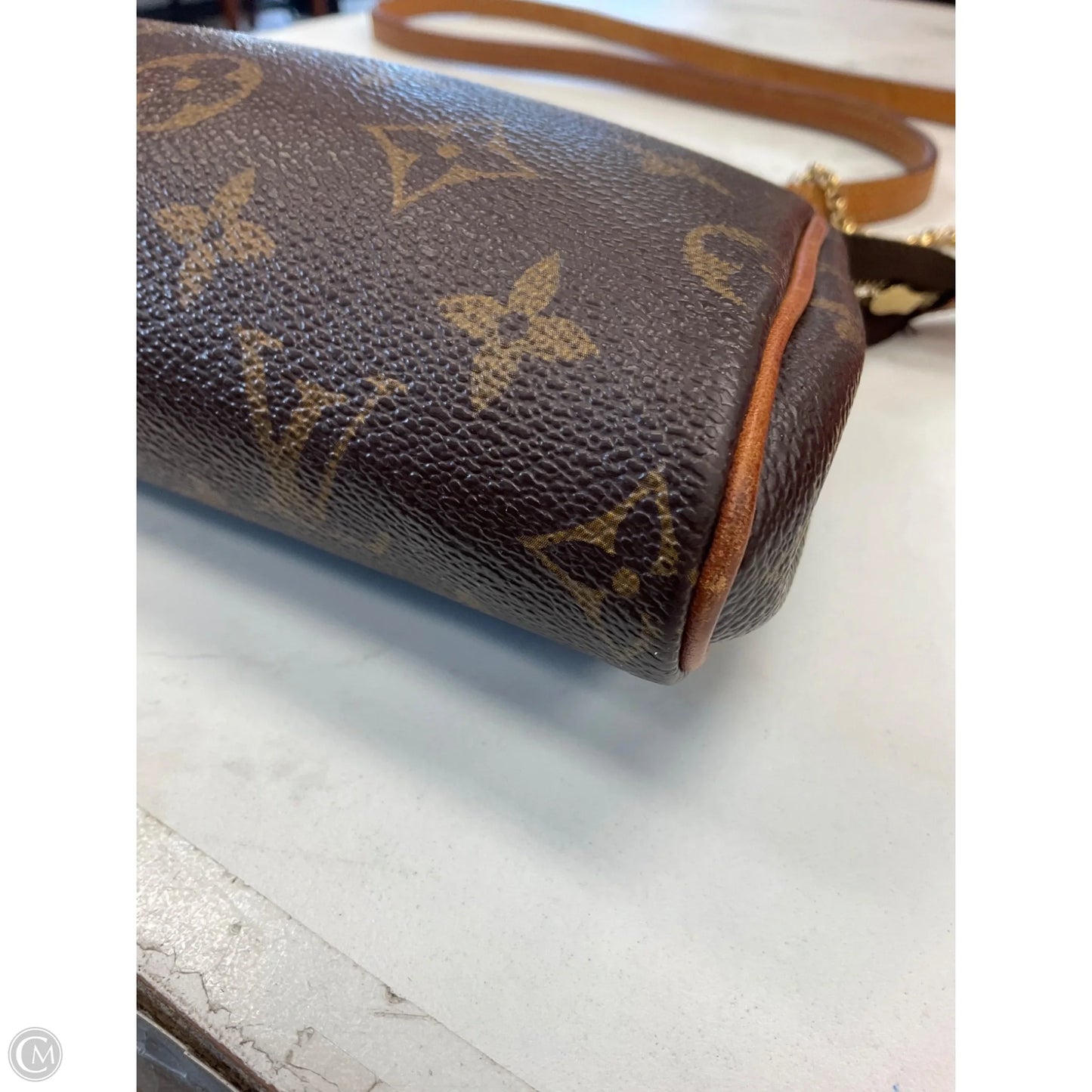 Crossbody Luxury Designer By Louis Vuitton, Size: Medium