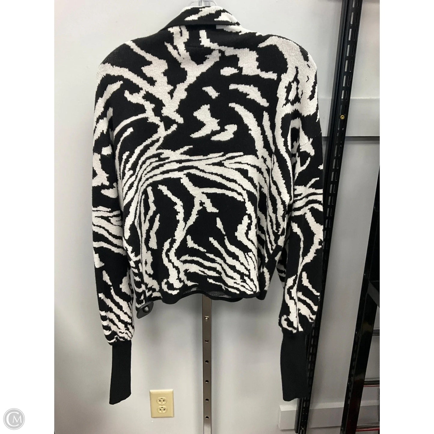Sweater By Clothes Mentor In Black & White, Size: Xl