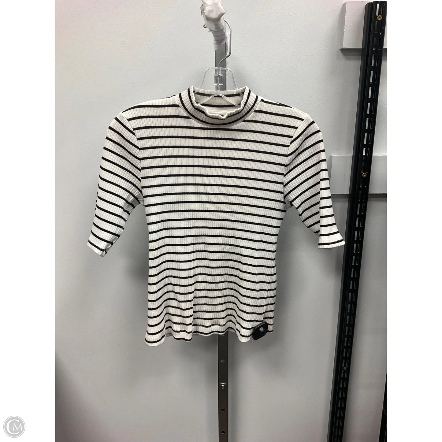 Top Short Sleeve By Old Navy In Striped Pattern, Size: M