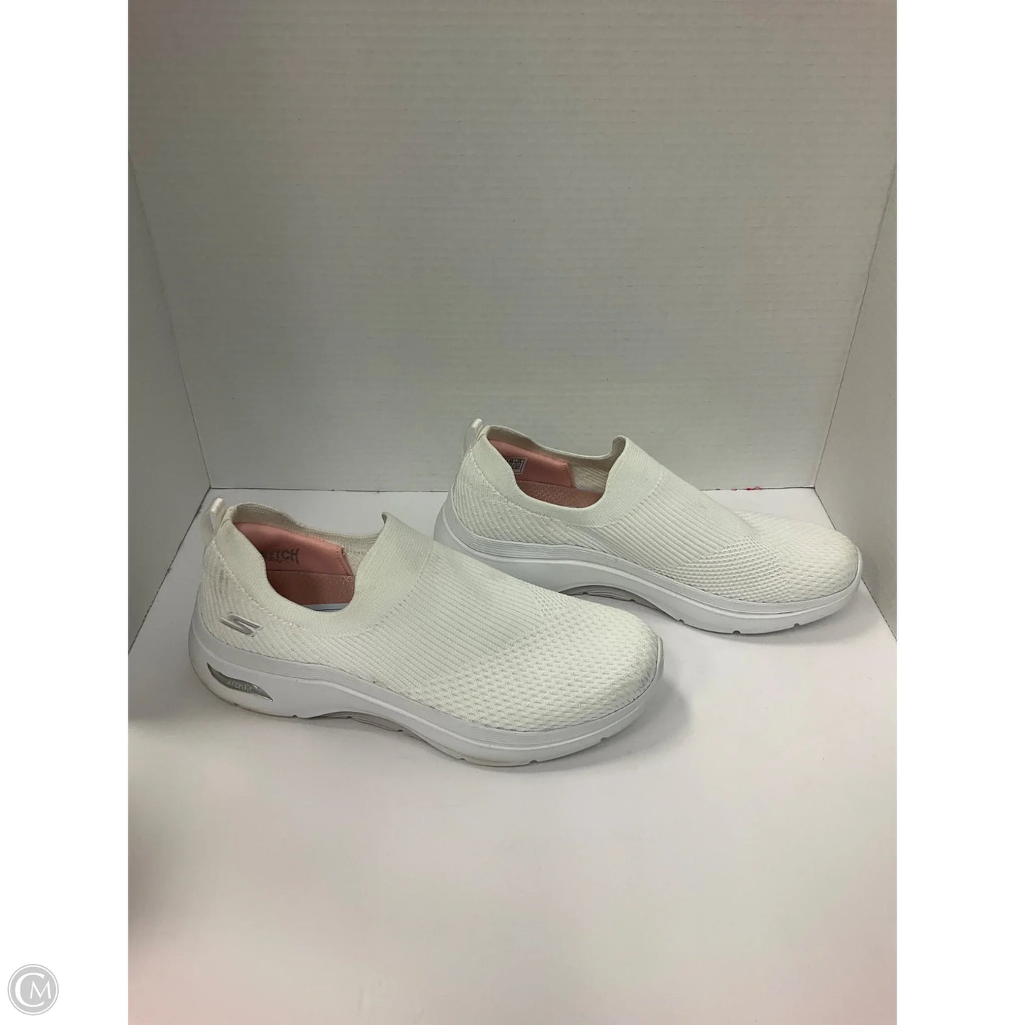 Shoes Sneakers By Skechers In White, Size: 9