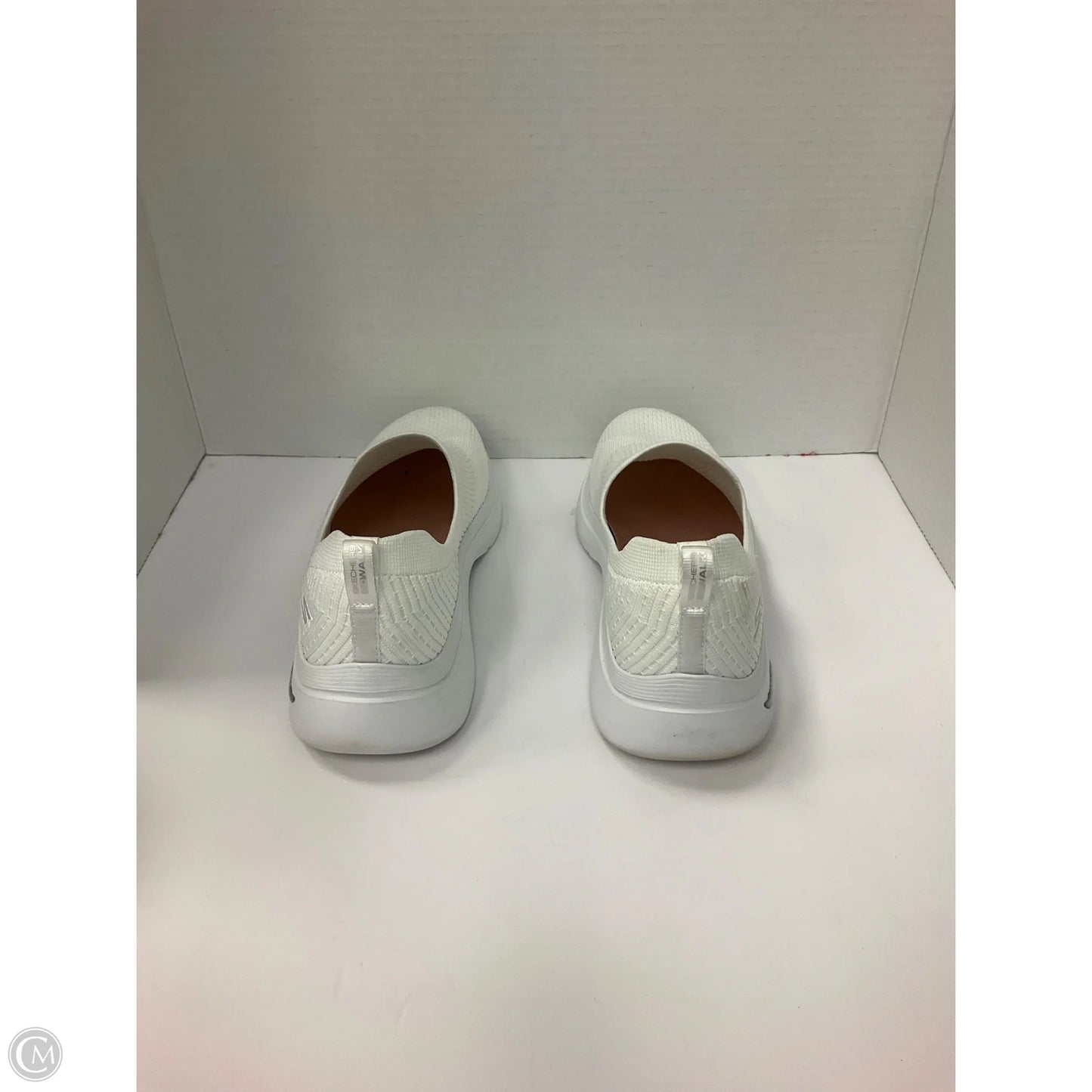 Shoes Sneakers By Skechers In White, Size: 9