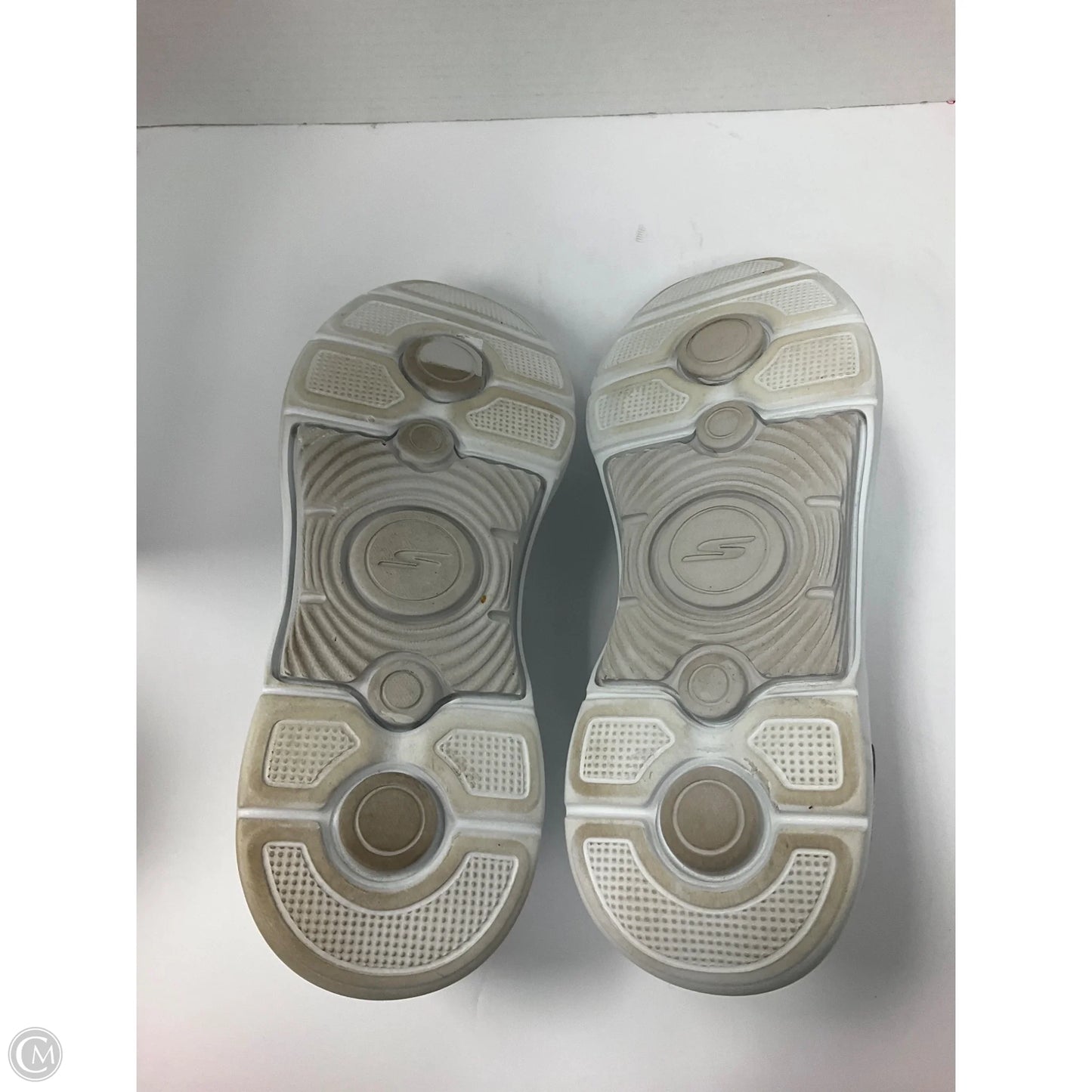 Shoes Sneakers By Skechers In White, Size: 9