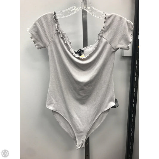 Top Short Sleeve By Forever 21 In Grey, Size: L