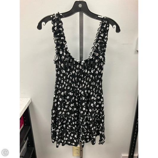 Dress Casual Short By Urban Outfitters In Black & White, Size: M