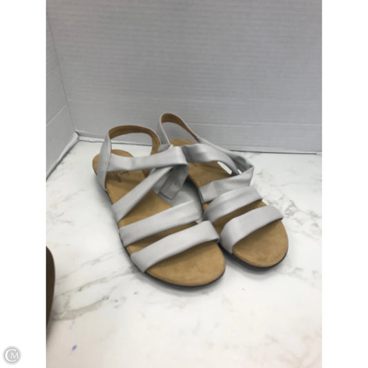 Sandals Flats By Clothes Mentor In Grey, Size: 7