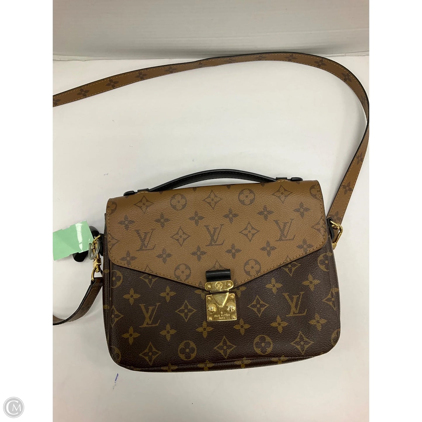 Crossbody Luxury Designer By Louis Vuitton, Size: Medium