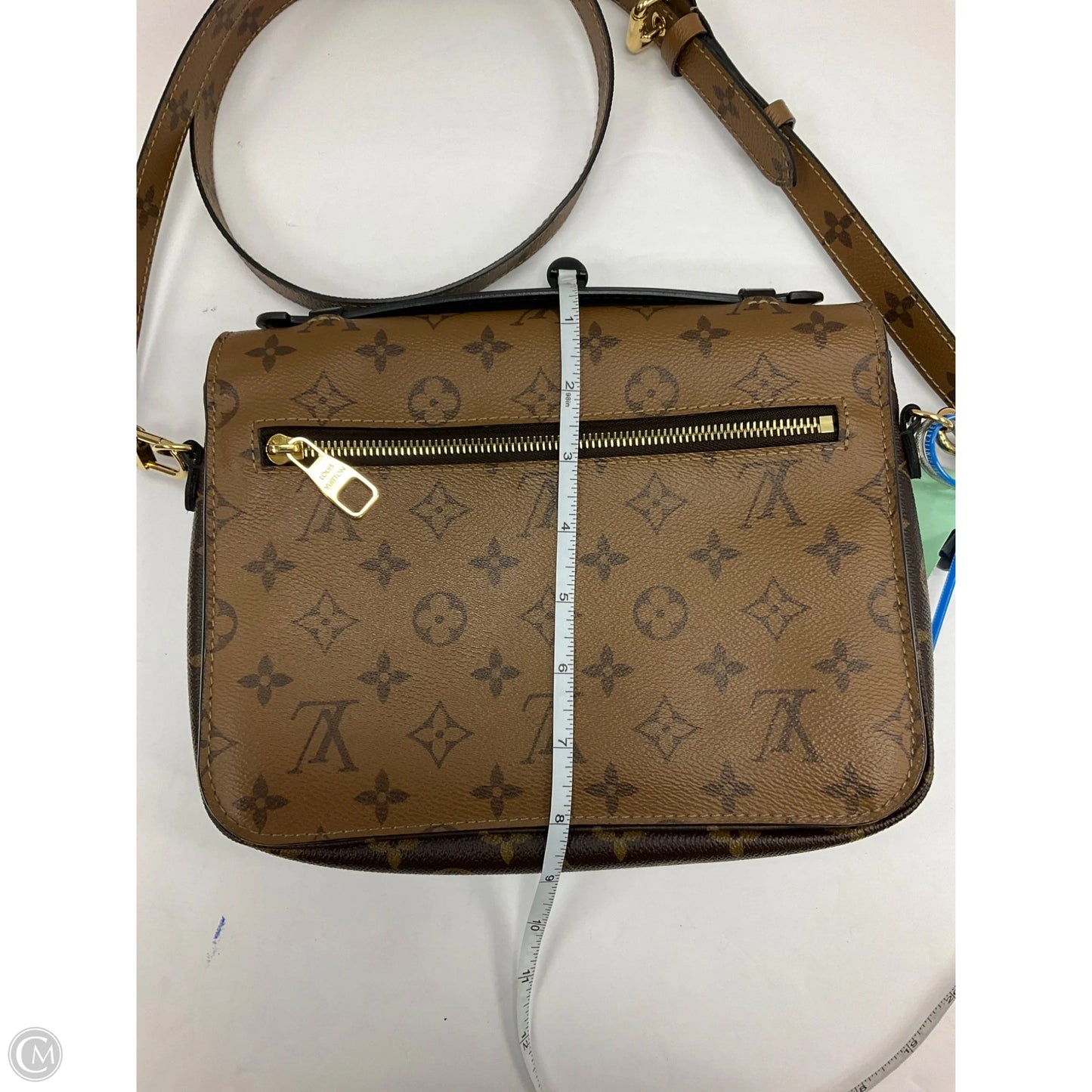Crossbody Luxury Designer By Louis Vuitton, Size: Medium