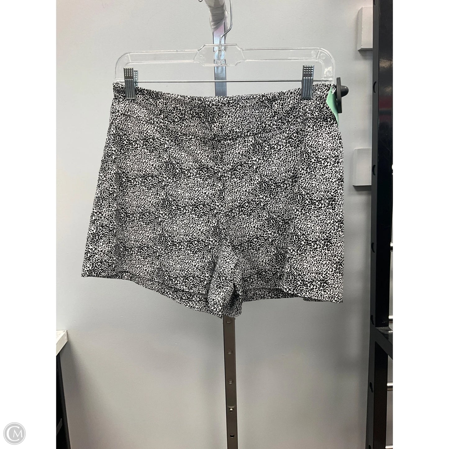 Shorts By Clothes Mentor In Black & White, Size: M