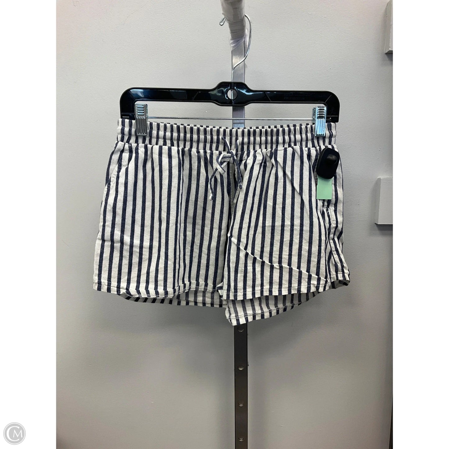 Shorts By Universal Thread In Striped Pattern, Size: S