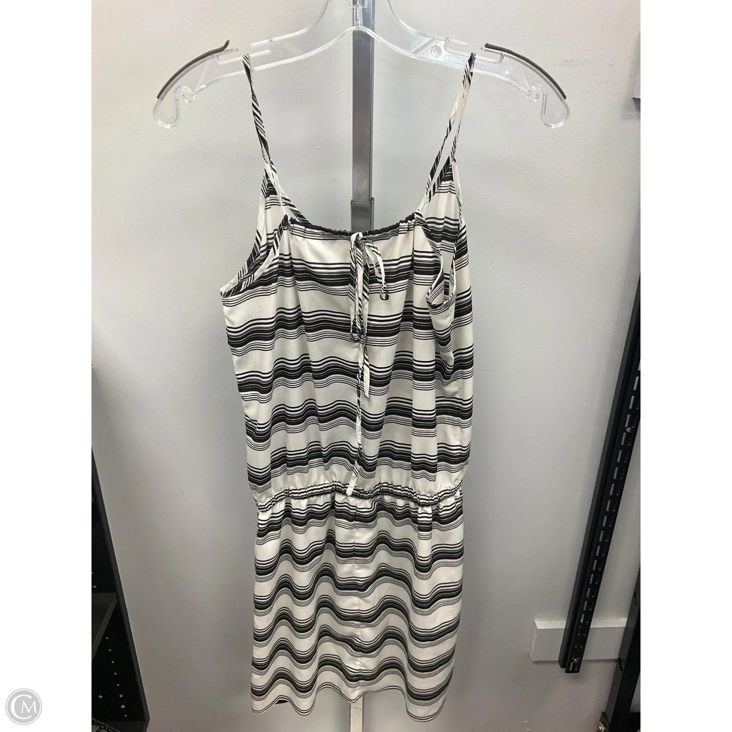 Dress Casual Short By Moda Intl In Striped Pattern, Size: S