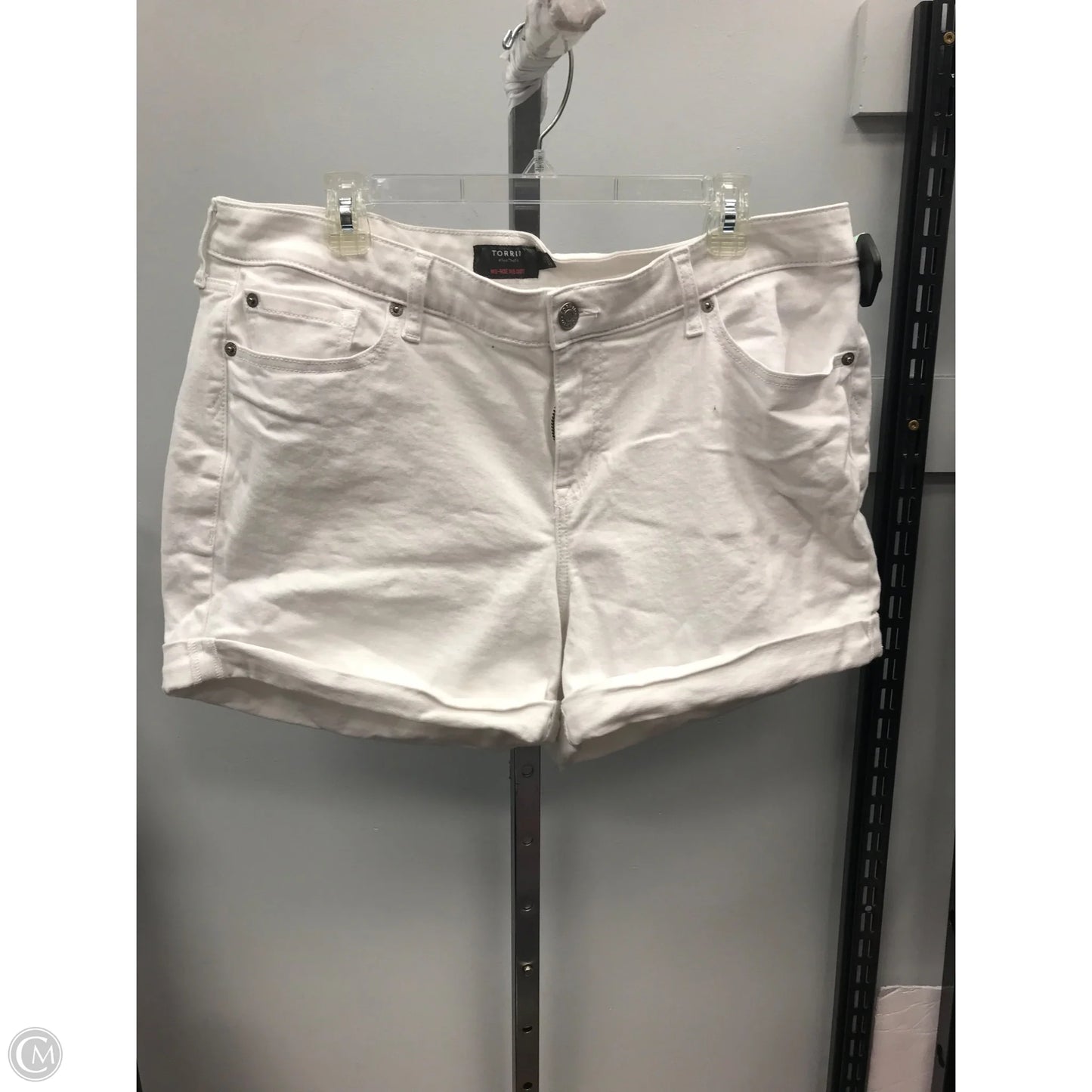 Shorts By Torrid In White Denim, Size: 18