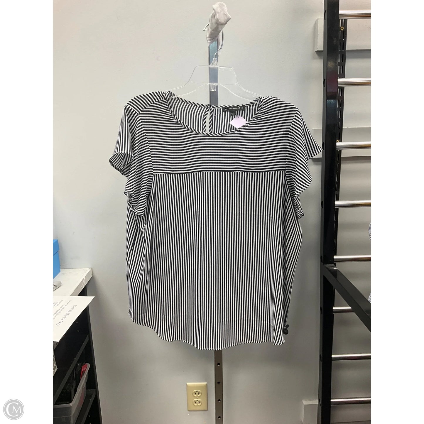 Top Short Sleeve By Adrianna Papell In Striped Pattern, Size: L