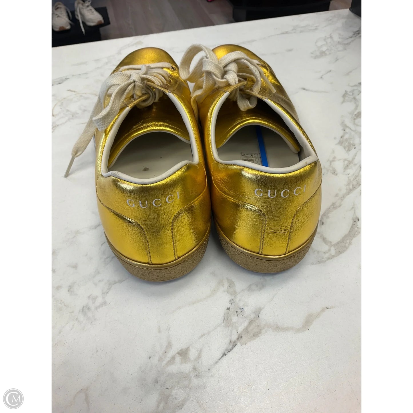 Shoes Luxury Designer By Gucci In Gold, Size: 9.5