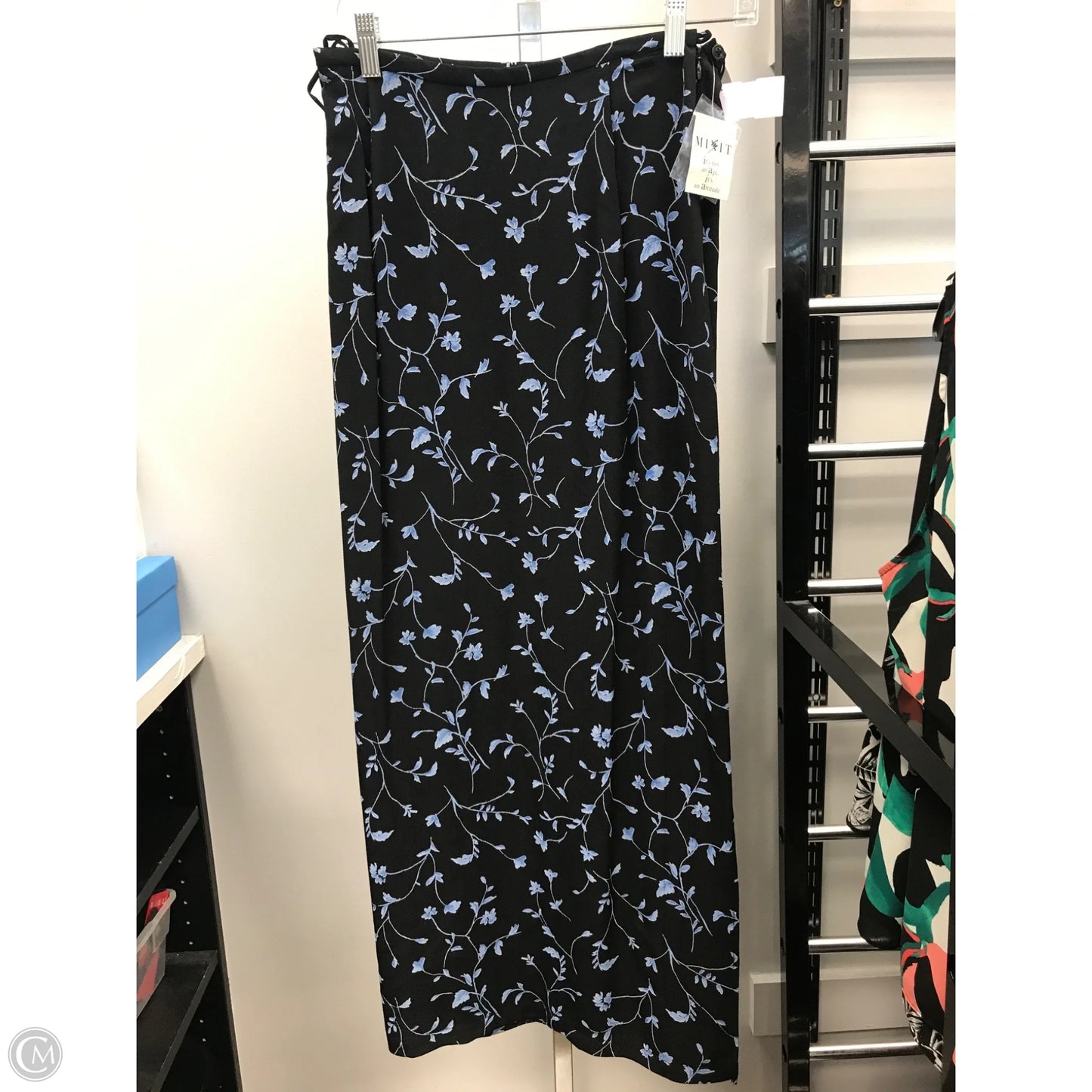 Skirt Maxi By Clothes Mentor In Black & Blue, Size: 8