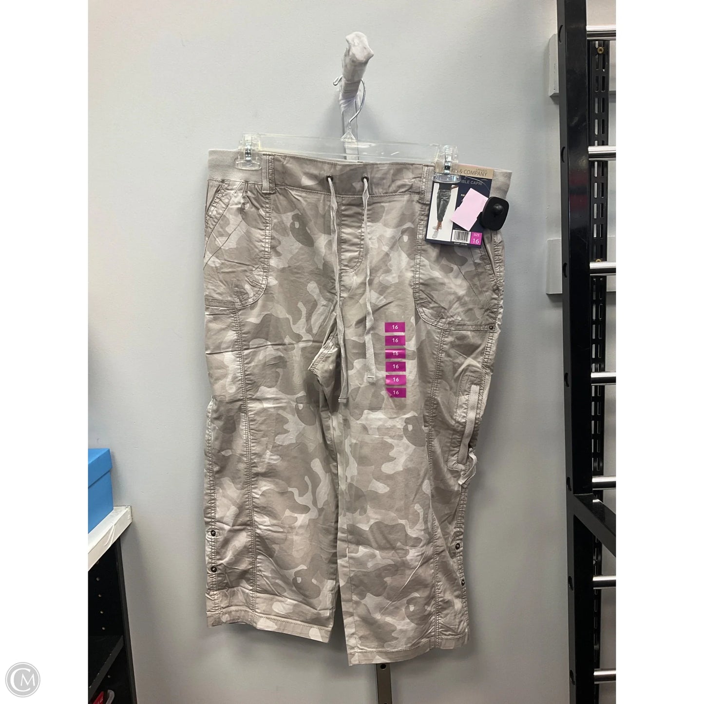 Capris By Clothes Mentor In Camouflage Print, Size: 16