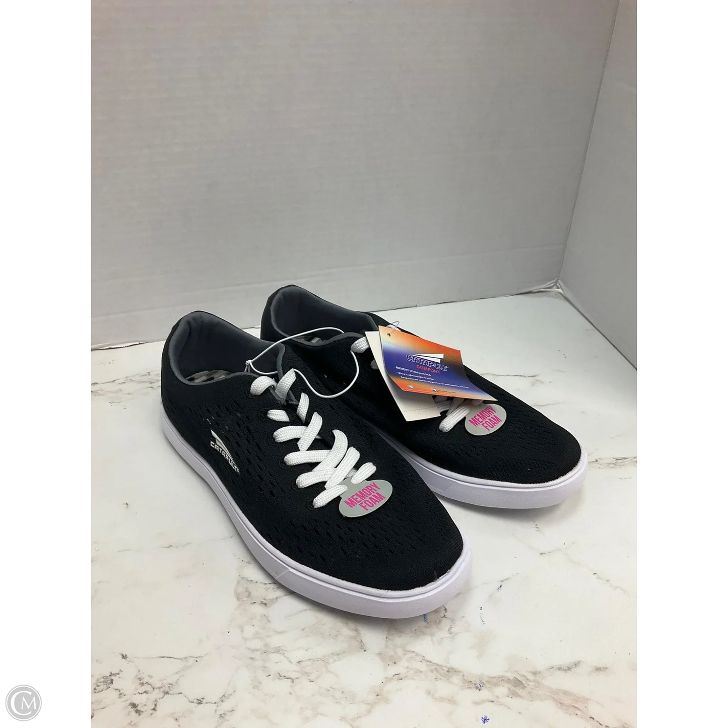 Shoes Sneakers By Clothes Mentor In Black, Size: 7.5
