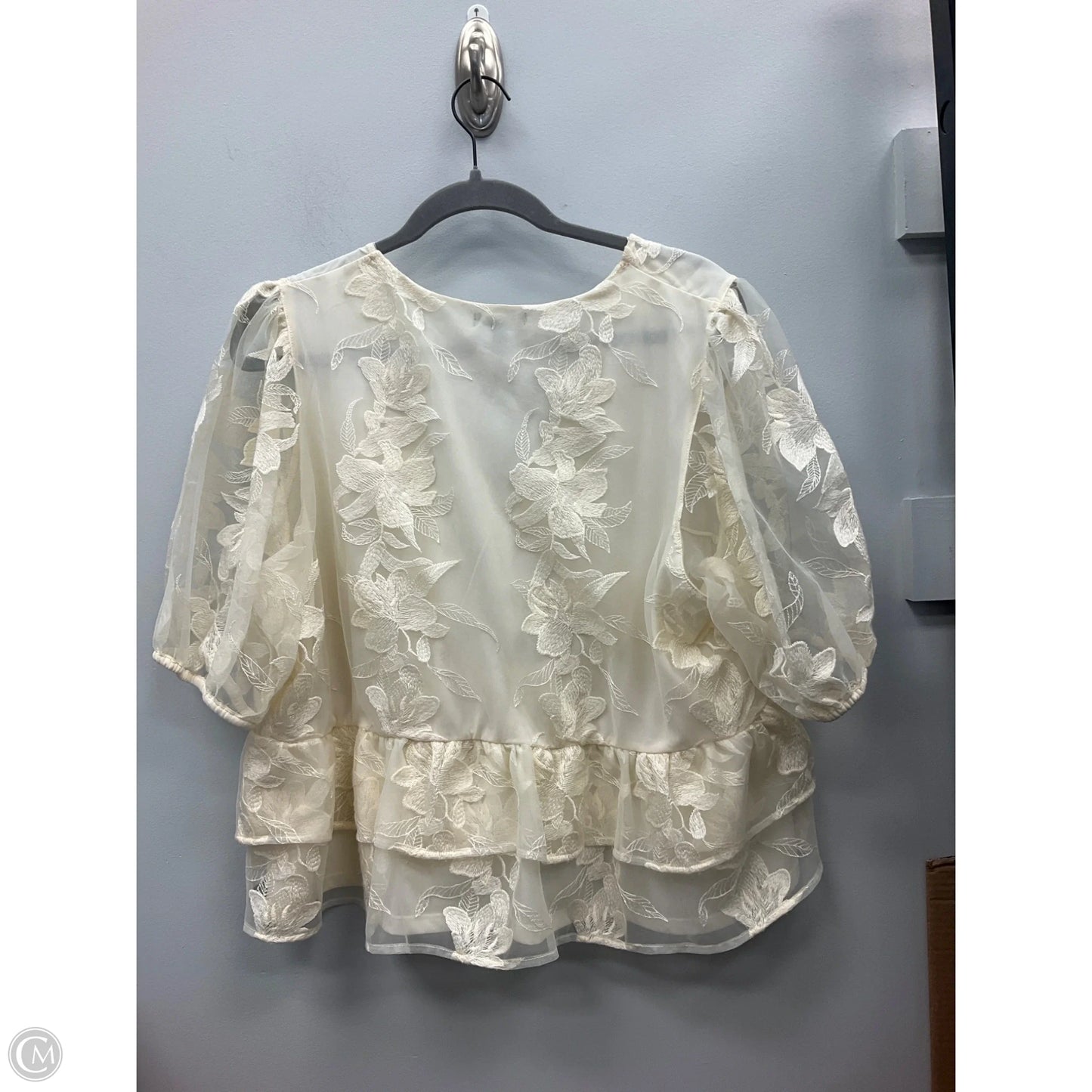 Top Short Sleeve By Express In Cream, Size: Xl