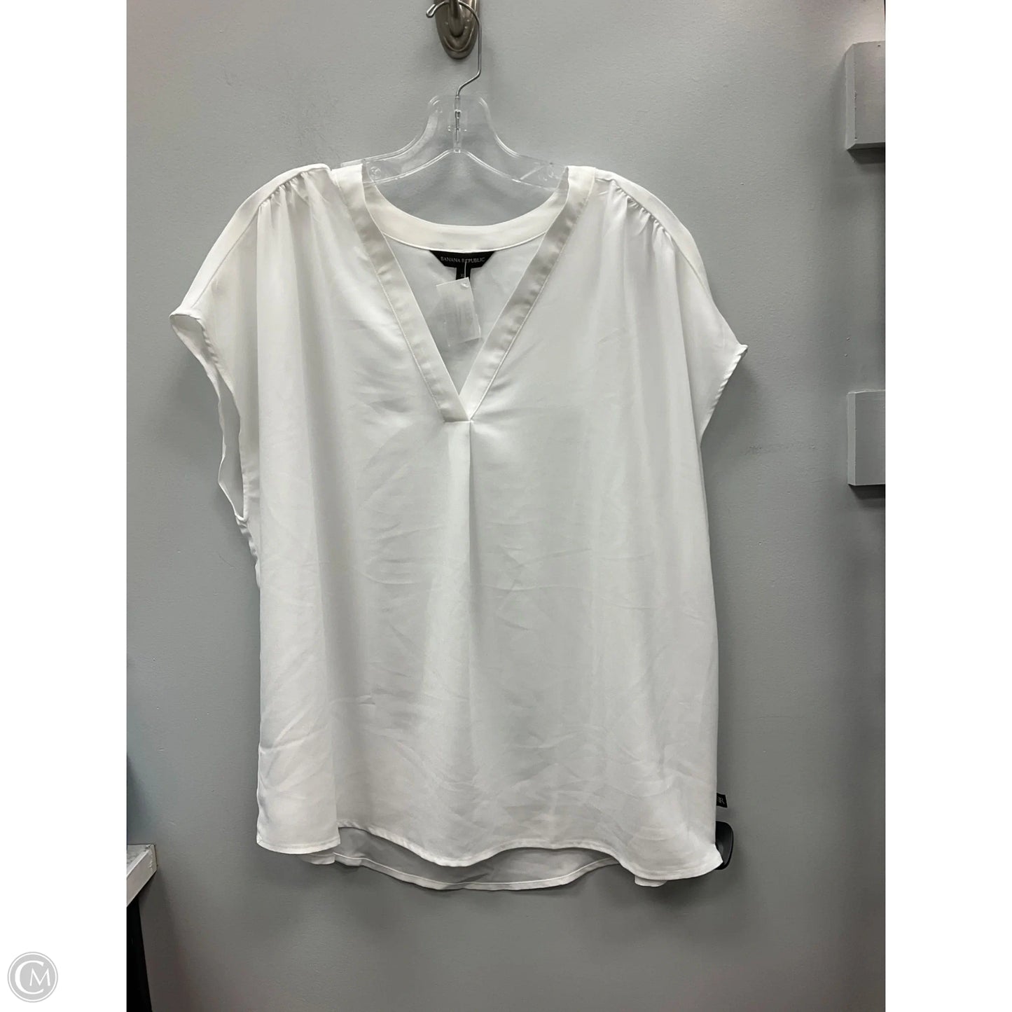 Top Short Sleeve By Banana Republic In White, Size: Xl