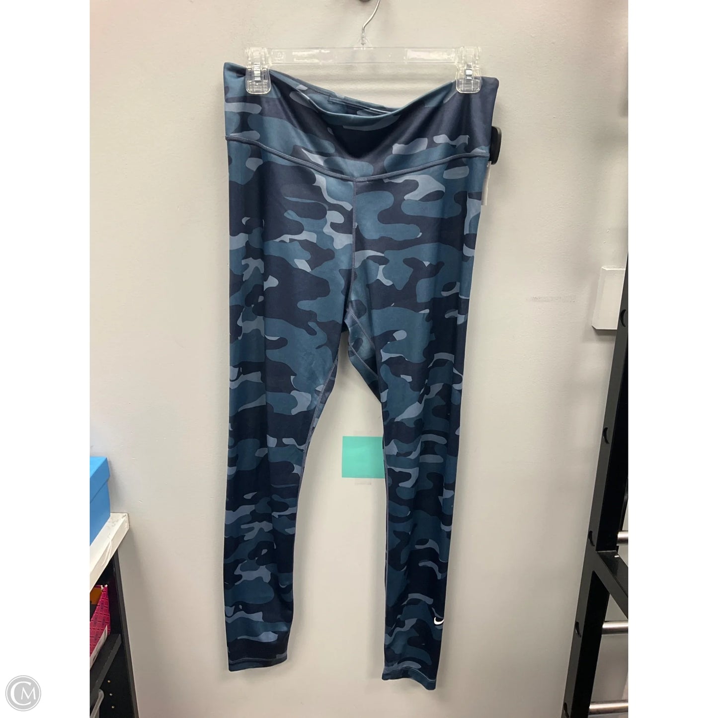Athletic Leggings By Nike Apparel In Camouflage Print, Size: L