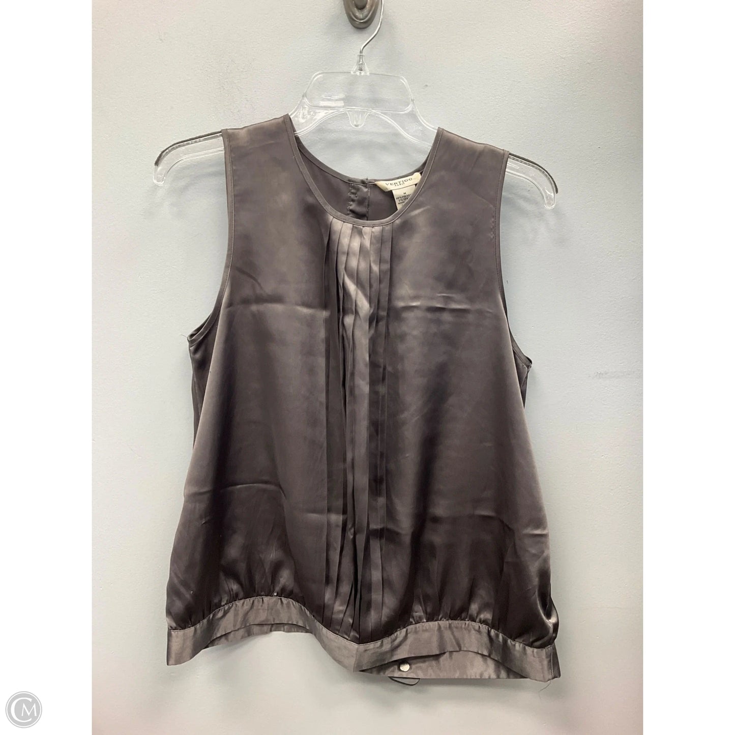 Top Sleeveless By Vertigo In Grey, Size: M