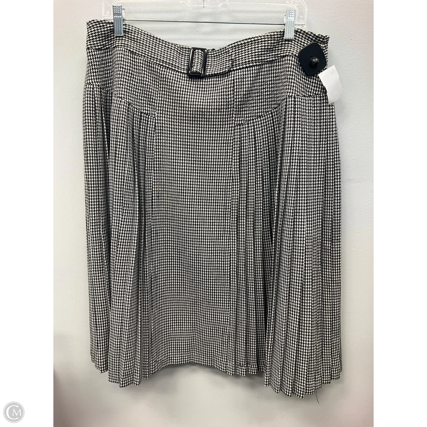 Skirt Mini & Short By Clothes Mentor In Black & White, Size: 12