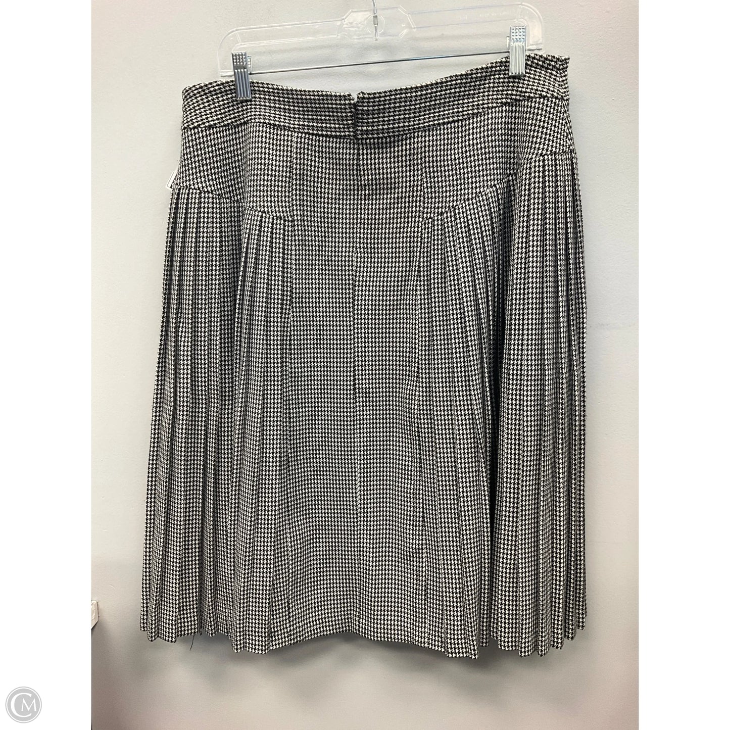 Skirt Mini & Short By Clothes Mentor In Black & White, Size: 12