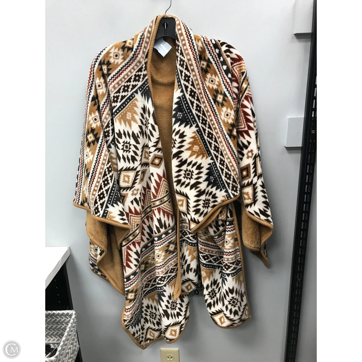 Shawl By Cuddl Duds In Geometric Pattern