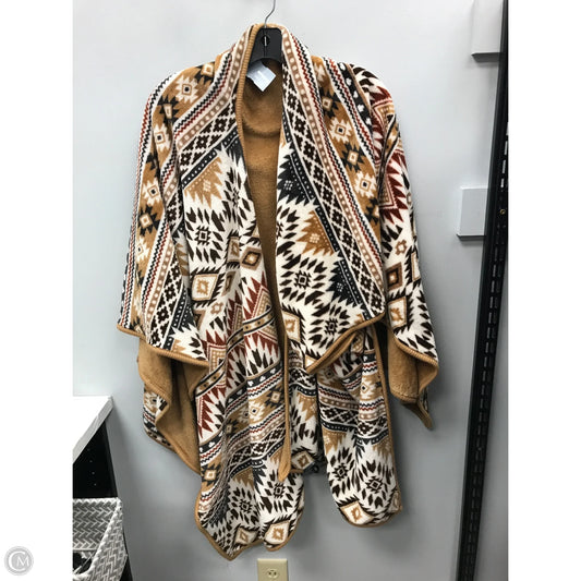 Shawl By Cuddl Duds In Geometric Pattern