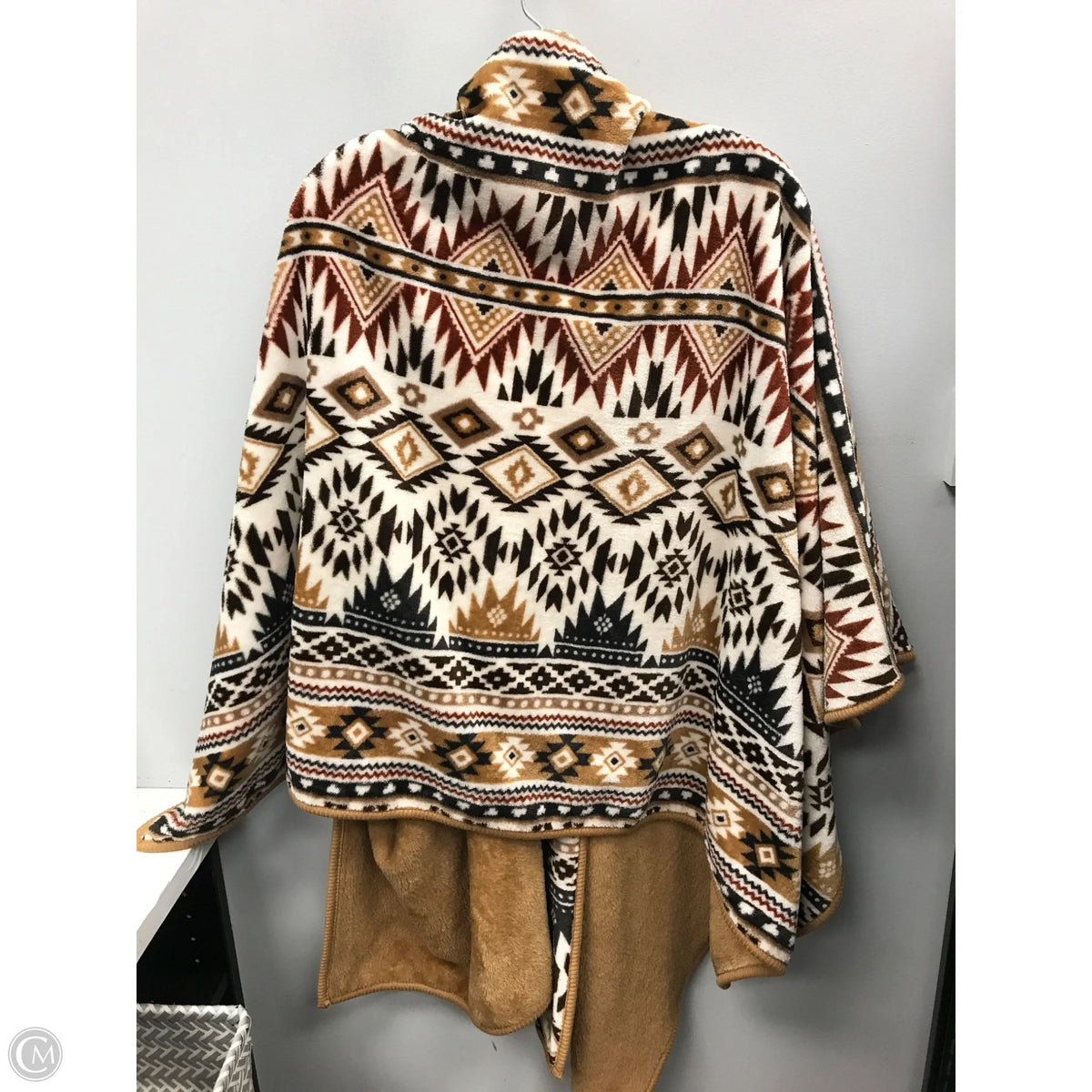 Shawl By Cuddl Duds In Geometric Pattern