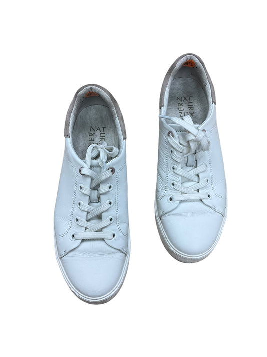 Shoes Sneakers By Naturalizer In White, Size: 8.5