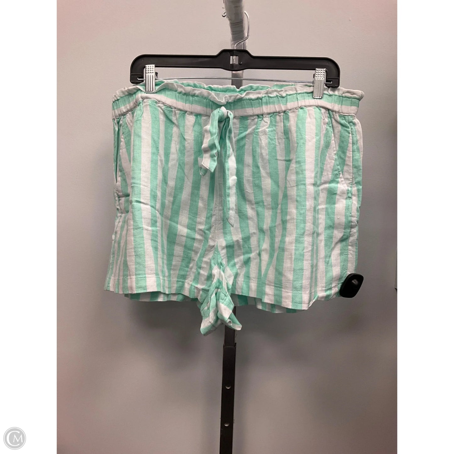 Shorts By Clothes Mentor In Striped Pattern, Size: Xl