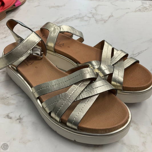Sandals Flats By Clothes Mentor In Gold, Size: 11