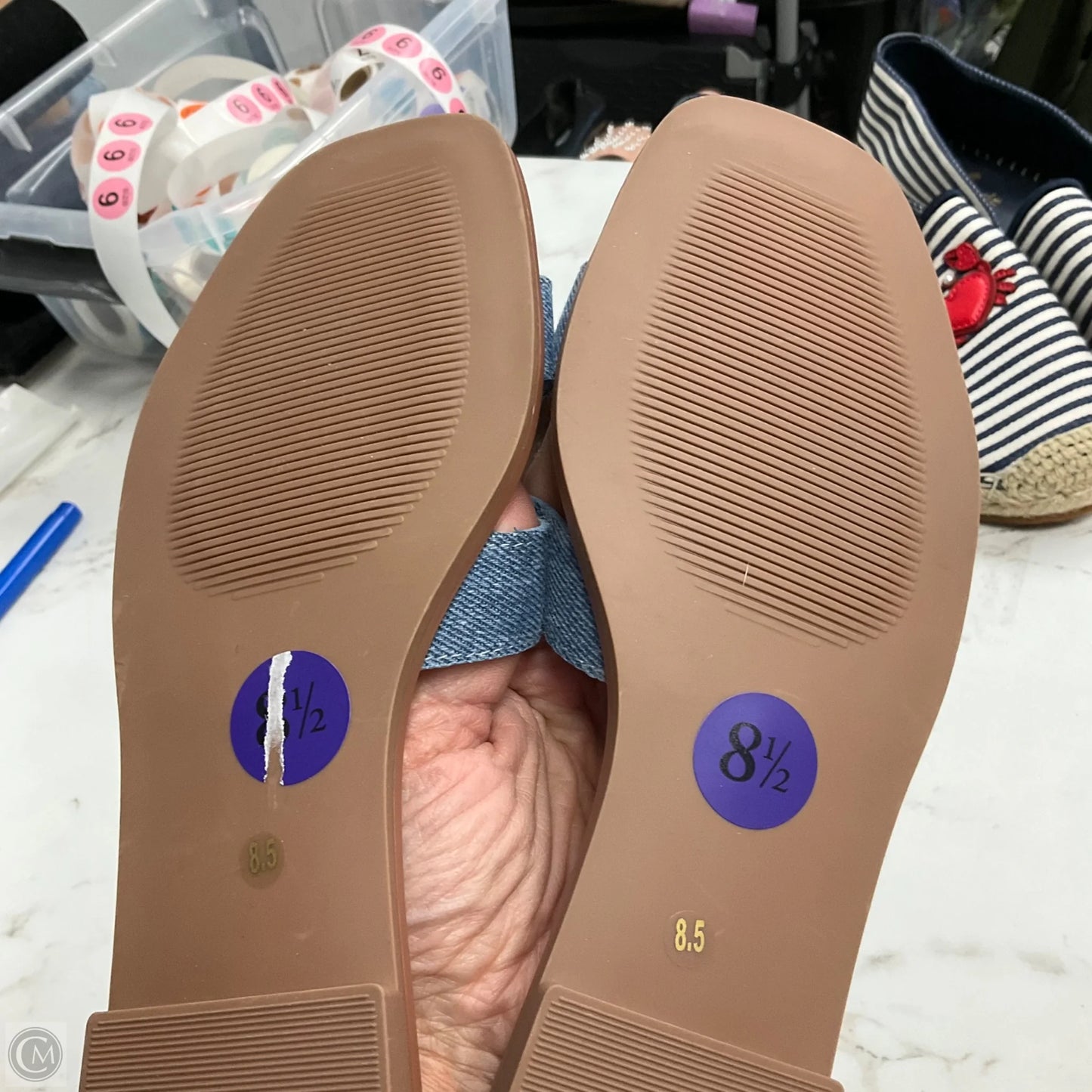 Sandals Flats By Clothes Mentor In Blue Denim, Size: 8.5